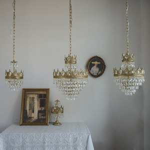 โคมไฟระย้าคริสตัลทองเหลืองสไตล์ฝรั่งเศส โคมไฟข้างเตียงทรงมงกุฎสไตล์อเมริกันย้อนยุค สำหรับห้องนอนและห้องสไตล์พระราชวัง - Product Image 3