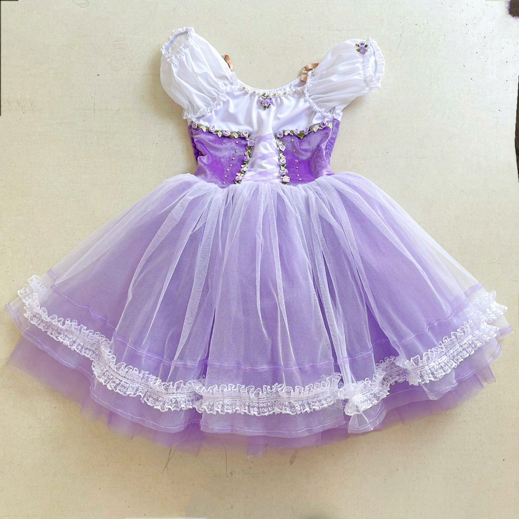 belle fille violette