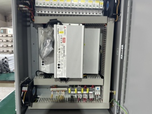 Caixa de Distribuição de Energia Industrial em Aço Inoxidável IP66 para Uso Externo, Baixa Tensão, Revestida a Pó, com Disjuntor - Product Image 4