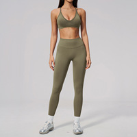 Bnice 3597 Ensemble de yoga sans couture 3 pièces ultra-extensible avec soutien-gorge de sport dos croisé, crop top et short legging push-up pour le fitness