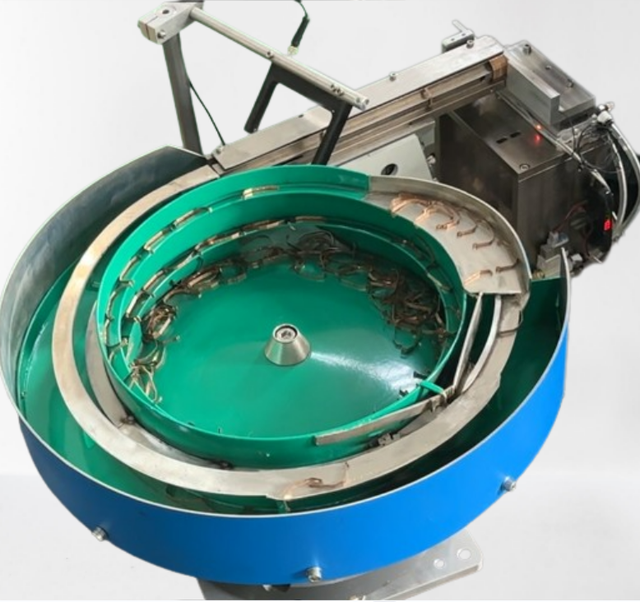 Vibro Bowl Feeder with Pick and Place Unit for Sheet Metal
