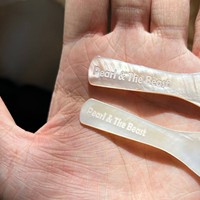 Premium natuurlijke gele kaviaar lepel met handgemaakte Bohemian stijl handvat van schelp, aangepaste logo, luxe, voedselveilig, bruiloft