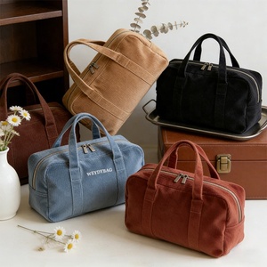 Bolsas de Lona Blancas con Logotipo Personalizado, Bolsas de Deporte de Pana Premium, Bolsa de Viaje Pequeña Minimalista - Product Image 3