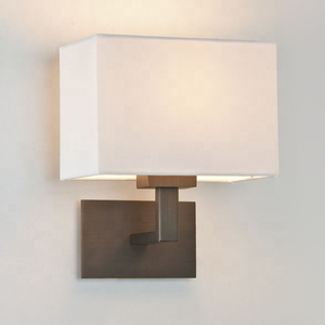 Applique murale LED en acrylique blanc nickel brossé avec prise USB pour éclairage de chevet d'hôtel et usage domestique - Product Image 3