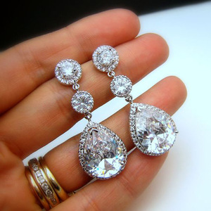 Orecchini a Goccia in Cristallo per Donne, Eleganti Accessori Moda per Abiti da Festa - Product Image 1