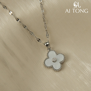 क्लासिक चार पत्ती क्लैवर 14k सोने की प्लेटेड स्टेनलेस स्टील कॉपर ज़िरकॉन प्यारा ट्रेंडी फैशन पेलेंट हार - Product Image 3