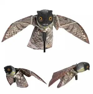 Camsı gözler ve hareketli kanatları ile gerçekçi baykuş yem kuşları korkutmak için