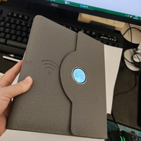 Cuaderno Multifuncional A5 para Negocios con Lámpara de 8000mAh, Reloj, Carga Inalámbrica y Cables Integrados, Carga Rápida