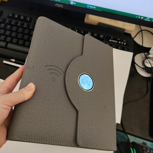 สมุดบันทึกธุรกิจอเนกประสงค์ขนาด A5 พร้อมไฟฉาย 8000mAh นาฬิกา ชาร์จไร้สาย และสายชาร์จในตัว ชาร์จเร็ว - Product Image 6