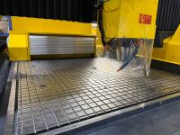 Machine de gravure CNC à portique 3 axes à broche unique NC Studio pour enseignes publicitaires métalliques, plaques en aluminium et laiton, moteur et pompe