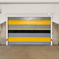 Porte suspendue en PVC pour entrepôt extérieur, sites industriels nécessitant des portes durables pour la circulation des chariots élévateurs