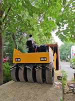 Compacteur à tambour simple léger et flexible de 10 tonnes avec moteur Cummins de 75 kW à haute efficacité pour la réparation des routes rurales et les petits projets municipaux