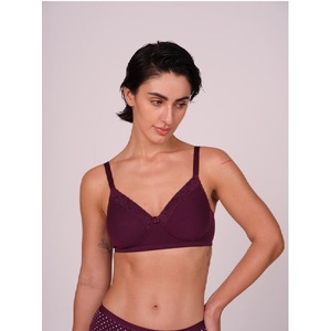 Soutien-gorge T-shirt légèrement rembourré pour femme avec dentelle, couvrance totale, sans armatures, doux et confortable pour le quotidien, lingerie intime - Product Image 4