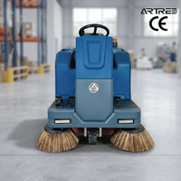 Balayeuse électrique industrielle à batterie avec batterie 48V/65Ah, largeur de balayage de 1350 mm pour le nettoyage des routes