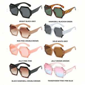 Gafas de Sol Cuadradas Extra Grandes de Moda 2022 para Hombre y Mujer, Lentes Degradadas, Montura Grande, Gafas de Sol Poligonales - Product Image 6