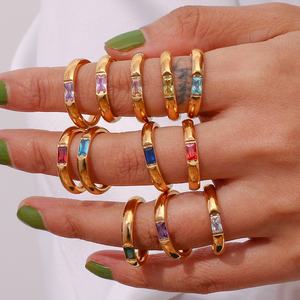 Anillo <span class=keywords><strong>de</strong></span> moda <span class=keywords><strong>de</strong></span> acero inoxidable 18K chapado en oro Rectangular colorido circón anillo <span class=keywords><strong>de</strong></span> piedra natal para mujer - Product Image 4