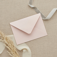Enveloppes rose poudré C7 s'adaptent parfaitement à notre papeterie de mariage DIY. Le pack comprend 20 petites enveloppes rose poudré.