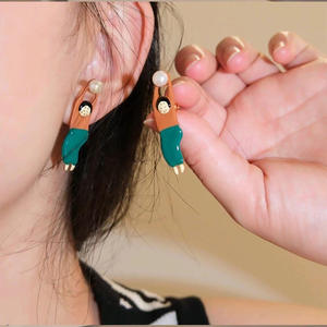 Boucles d'oreilles originales créatives et personnalisées avec illustrations colorées et mignonnes dessinées à la main, figurines de personnage {Boucles d'oreilles pour femmes} - Product Image 2