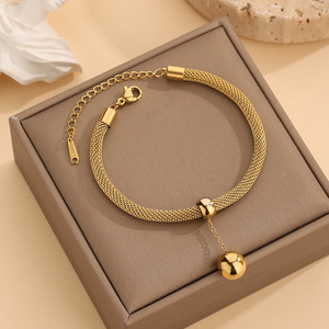 Cadena de Acero Inoxidable Dorada con Diseño Hueco, Elegante y Sencilla. Colgante Esférico Dorado con Flecos, Collar Moderno y Versátil - Product Image 3