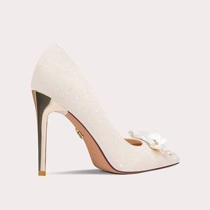 Nouvelles sandales de mariée blanches à talons aiguilles confortables avec détails en perles pour robe de mariée, disponibles en petites tailles - Product Image 2