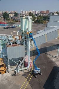 6-18m बैटरी/डीजल क्रैंक हाथ उठा मंच हाइड्रोलिक मोबाइल बूम लिफ्ट जिन्न मैनुअल ट्रेलर बूम लिफ्ट - Product Image 3