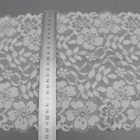 Dentelle Raschel florale large en nylon et élasthanne avec bords festonnés pour robes de mariée, chemisiers et robes de soirée