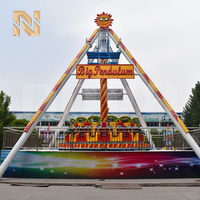 Manège à grande pendule Nova Rides pour parc d'attractions, référence BP-U-24-LM, capacité 24 personnes, hauteur 9,5 m, construction en fibre de verre et acier