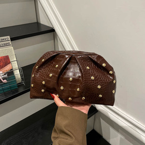 Nouvelle Pochette Femme 2026 en Cuir Croco Plissé avec Rivets et Clous Métalliques, <span class=keywords><strong>Sac</strong></span> <span class=keywords><strong>de</strong></span> Soirée Tendance Style Vintage pour Fêtes - Product Image 6