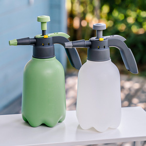 เครื่องพ่นยาแบบมือ 2 ลิตร พร้อมปืนฉีด สำหรับทำสวนในบ้านและป้องกันพืช - Product Image 1