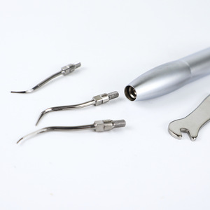 Détartreur ultrasonique dentaire avec turbine pour le nettoyage des dents et l'élimination du tartre, classe II, certifié CE - Product Image 2