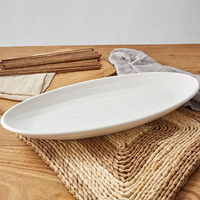 Offre Spéciale – Assiette Ovale Créative Rayée Blanche Écologique en Porcelaine pour la Maison, l'Hôtel, le Restaurant et les Mariages