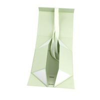 Boîte cadeau magnétique pliable de luxe avec logo personnalisé, en matériaux recyclés et gaufrage, pour l'emballage de chaussettes, de chaussures et de vêtements