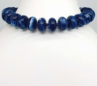 Ensemble collier et boucles d'oreilles multicolores en perles, assortiment de couleurs tendance, le centre d'attention