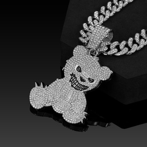Set <span class=keywords><strong>Collana</strong></span> Hip Hop Unisex con Ciondolo Orsetto Malvagio Placcato Oro Trendy Iced Out e Catena Cuban Link, Design Orso Violento Scuro - Product Image 5