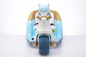 Auto Elettrica per Bambini a Forma di Carrozza da Principessa con Telecomando, Movimento Avanti e Indietro, Musica e Funzioni Educative - Product Image 2