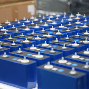 안정적인 성능을 위한 BMS가 포함된 <span class=keywords><strong>12V</strong></span> 100Ah 고용량 <span class=keywords><strong>LiFePO4</strong></span> 쌓을 수 있는 에너지 저장 배터리 - Product Image 6