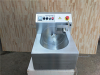 Machine de trempe de chocolat commerciale utilisée Machine de fusion de chocolat de capacité de 8KG, chocolat faisant la Machine avec la Table de Vibration