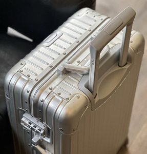 <span class=keywords><strong>Valise</strong></span> de <span class=keywords><strong>cabine</strong></span> classique et tendance en aluminium rigide de style allemand, avec roulettes pivotantes à 360°, vente en gros, fabricant - Product Image 1