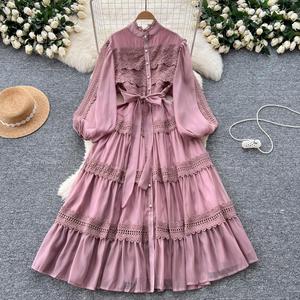 Vestido Maxi Retro Estilo Corte Francés 2026 para Mujer con Cuello Alto, Encaje Calado y Flores, Cintura Natural - Product Image 1