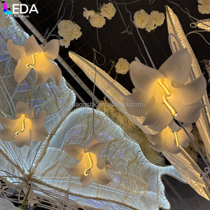 ไฟประดับเพดานงานปาร์ตี้ LEDA รูปทรงดอกลิลลี่สีขาว ไฟ LED PP 6 กลีบ สำหรับงานแต่งงาน - Product Image 2