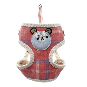 Harnais de poitrine réglable de type gilet pour chiens de petite taille comme les Teddy et les Chihuahua, laisse pour chien. - Product Image 1