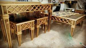 ชุดเฟอร์นิเจอร์ห้องนั่งเล่นสไตล์ตะวันออกกลางสุดหรู ทันสมัย ทำจากไม้ MDF สีทอง พร้อมโต๊ะกาแฟและโต๊ะข้างแบบมีกระจก 2+1 ชิ้น - Product Image 2