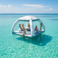 Île flottante QIQU Water Lounge Tent avec table et canapé pour location en resort, bar flottant gonflable de luxe