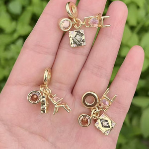 CZ9257 Breloques en émail Or 18 carats : Popcorn, Lunettes 3D, Gobelet de soda, Chaussures, Pendentif émail Skieur pour la création de colliers DIY - Product Image 4