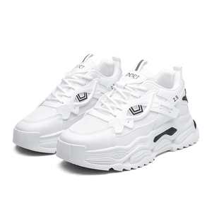 Nuove scarpette bianche traspiranti da uomo di tendenza <span class=keywords><strong>tutto</strong></span> all'interno <span class=keywords><strong>scarpe</strong></span> sportive da corsa casual <span class=keywords><strong>scarpe</strong></span> da papà - Product Image 1