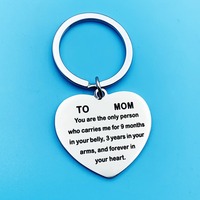 Cadeau pour maman, porte-clés en acier inoxydable en forme de cœur, message sentimental gravé, porte-clés personnalisé, souvenir de la fête des mères, pendentif