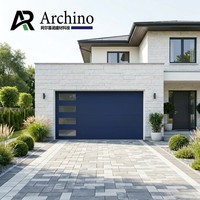 Porte de garage automatique moderne de luxe en alliage d'aluminium noir avec surface finie et fenêtres pour usage en villa