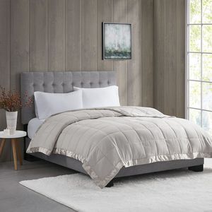 Couverture alternative légère en duvet DB avec produit en tissu de literie en satin - Product Image 1