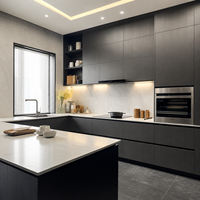 Meubles de cuisine sur mesure en bois texturé de qualité ENF, style minimaliste, avec îlot et éclairage LED intégré pour la rénovation de villas