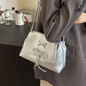 Sac à bandoulière carré plissé pour femme, couleur unie, style doux et féminin - Product Image 1
